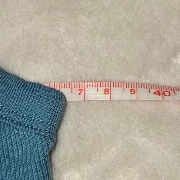 2/$20 Uniqlo RIBBED CROPPED BRA SLEEVELESS TOP size S - Picture 3 of 8